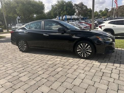 Used 2025 Nissan Altima 2.5 SV FWD image 15