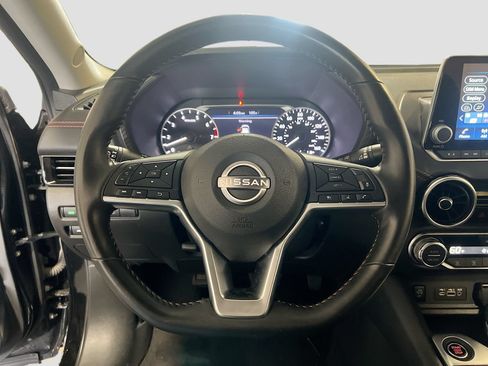 Used 2025 Nissan Sentra SR FWD image 11