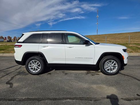 New 2025 Jeep Grand Cherokee Laredo X image 2