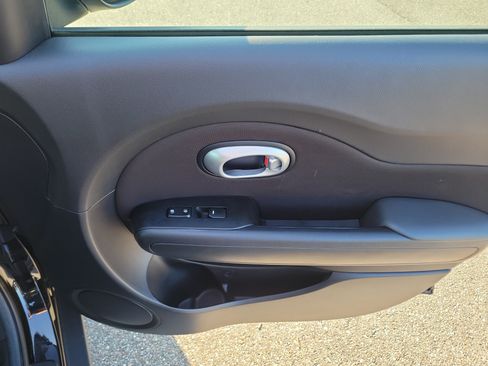 Used 2016 Kia Soul FWD image 10