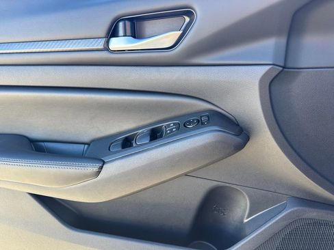 Used 2024 Nissan Altima 2.5 SV image 17