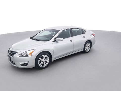 Used 2015 Nissan Altima 2.5 SV FWD image 9