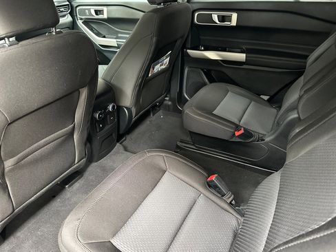 Used 2023 Ford Explorer XLT image 16