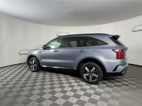 Certified 2022 Kia Sorento S w/ Panoramic Sunroof Package image 6