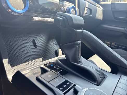 Used 2025 Toyota Tacoma SR5 AWD/4WD image 24