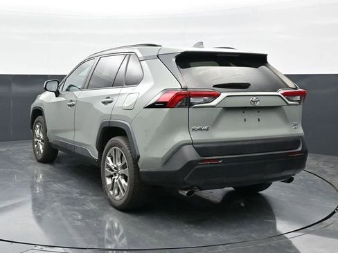 Used 2019 Toyota RAV4 XLE Premium w/ Cold Weather Package AWD/4WD image 5