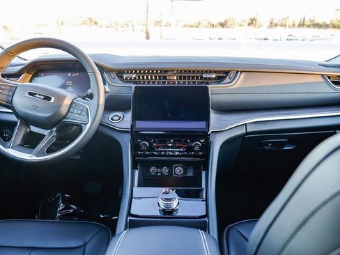 New 2025 Jeep Grand Cherokee Limited image 13