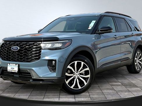 Certified 2025 Ford Explorer ST-Line image 1