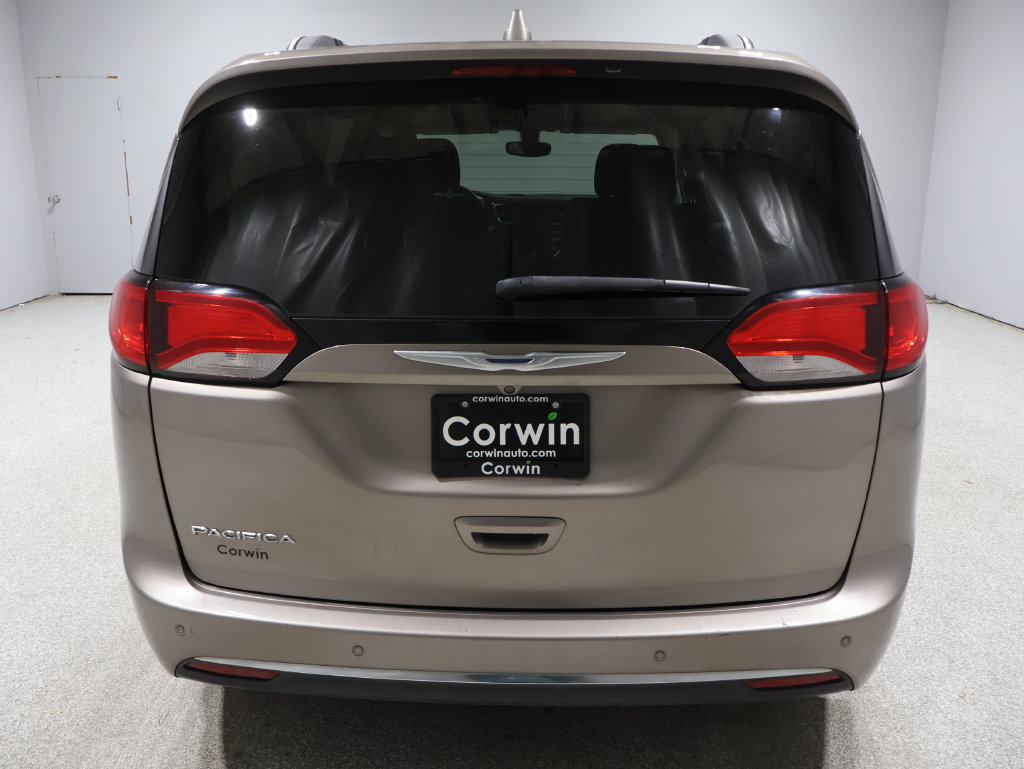 Used 2018 Chrysler Pacifica Touring Plus FWD image 3