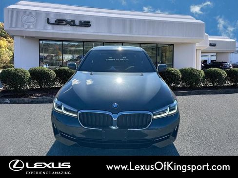 Used 2021 BMW 530i xDrive w/ Premium Package image 8