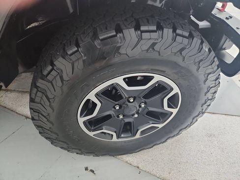 Used 2016 Jeep Wrangler Unlimited Rubicon AWD/4WD image 34
