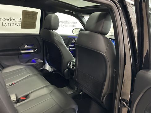 Used 2025 Mercedes-Benz GLB 250 4MATIC image 23