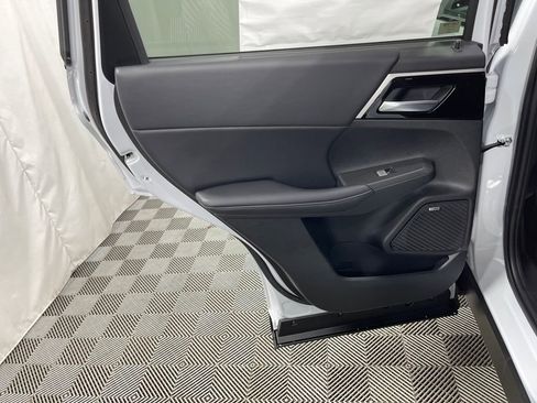 New 2026 Mitsubishi Outlander SE image 27