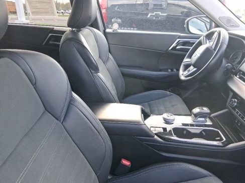 Used 2025 Mitsubishi Outlander SE image 13