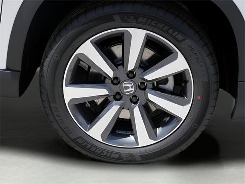 Certified 2025 Honda Pilot Touring image 10