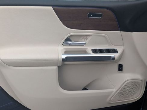 Used 2022 Mercedes-Benz GLB 250 4MATIC w/ Premium Package Lite image 13