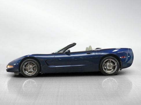 Used 2000 Chevrolet Corvette Convertible RWD image 2