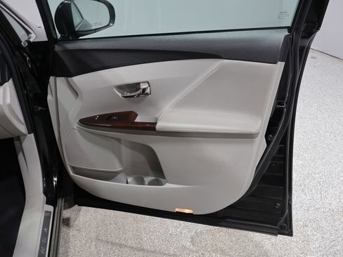 Used 2012 Toyota Venza XLE FWD image 23
