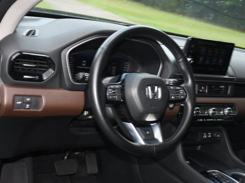 Used 2023 Honda Pilot Elite image 9
