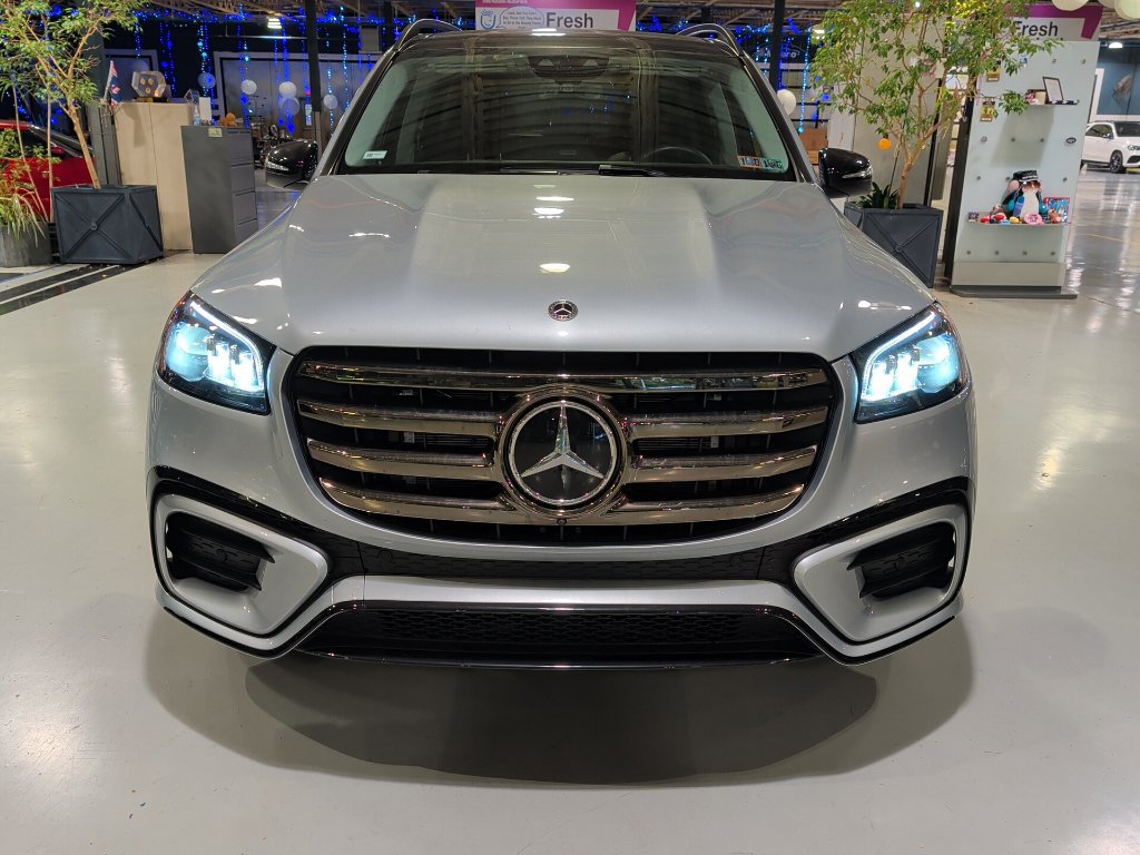 Used 2026 Mercedes-Benz GLS 450 4MATIC image 3