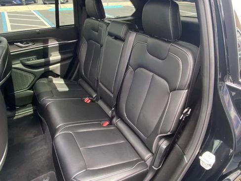 Used 2025 Jeep Grand Cherokee Limited w/ Luxury Tech Group II image 26