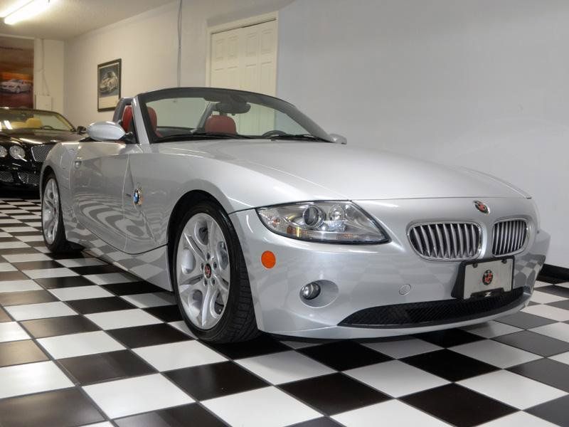 Used 2005 BMW Z4 3.0i RWD image 3