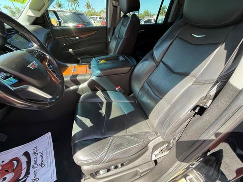 Used 2019 Cadillac Escalade ESV 4WD image 18