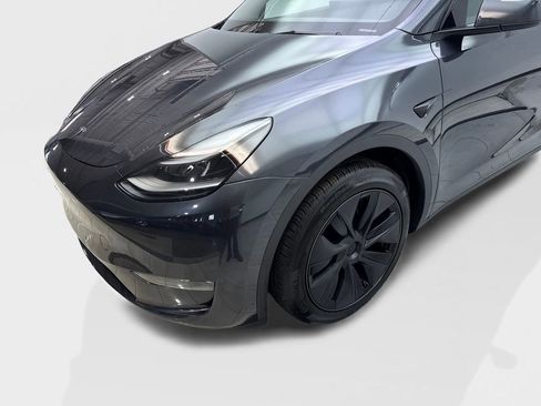 Used 2025 Tesla Model Y Long Range AWD/4WD image 18