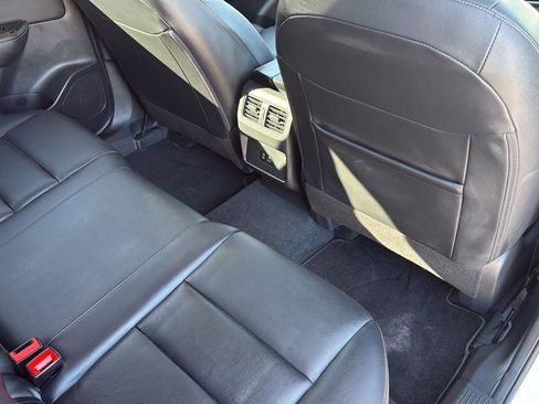 Used 2023 Nissan Rogue SL image 42