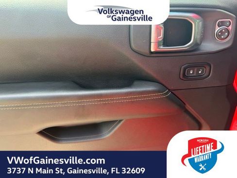 Used 2025 Jeep Wrangler Unlimited Sahara AWD/4WD image 16