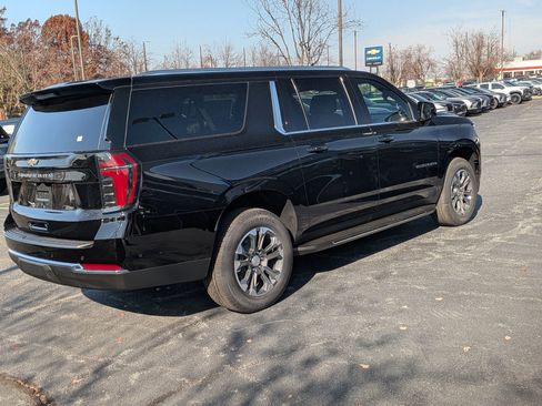 New 2026 Chevrolet Suburban LS image 8