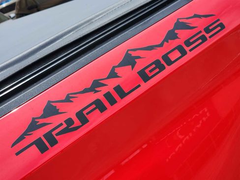 Used 2022 Chevrolet Silverado 1500 LT Trail Boss w/ LT Trail Boss Premium Package AWD/4WD image 11