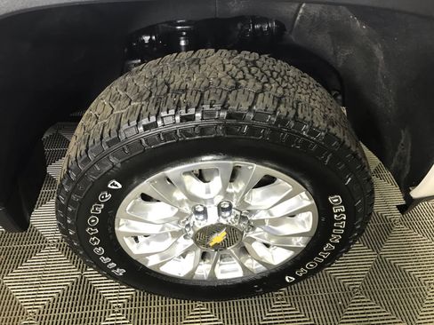 Used 2022 Chevrolet Silverado 2500 High Country w/ Safety Package II image 7