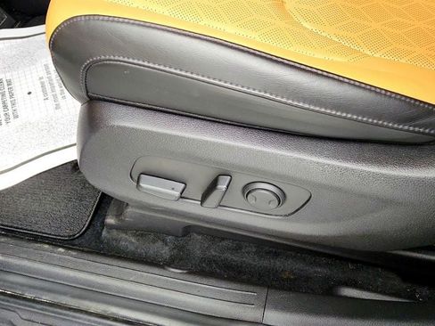 Used 2024 Kia Carnival EX FWD image 11