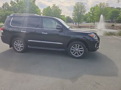 Used 2014 Lexus LX 570 4WD image 27