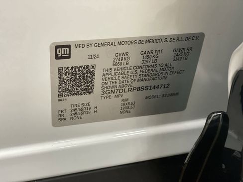 Used 2025 Chevrolet Equinox EV LT w/ Convenience Package image 28