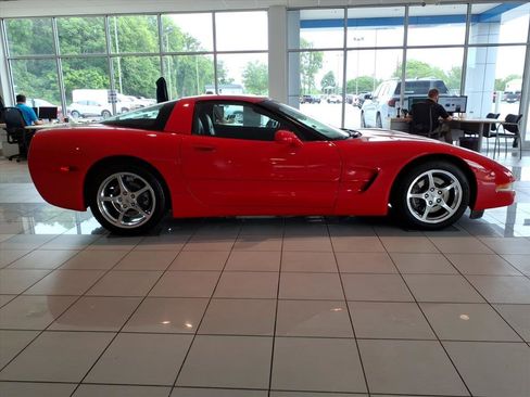 Used 2001 Chevrolet Corvette Coupe RWD image 2