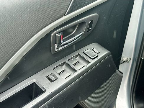 Used 2013 MAZDA MAZDA5 Sport FWD image 17