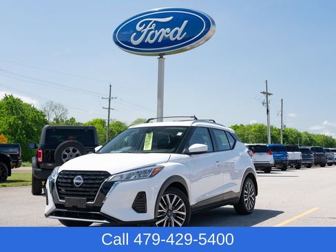 Used 2023 Nissan Kicks SV w/ Interior Electronics Package FWD image 2