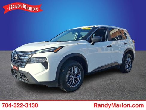 Used 2024 Nissan Rogue S image 1