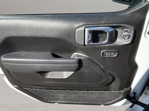 Used 2025 Jeep Gladiator Nighthawk image 16