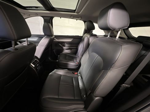 Used 2024 MAZDA CX-90 Plug-In Hybrid w/ Premium Pkg image 25