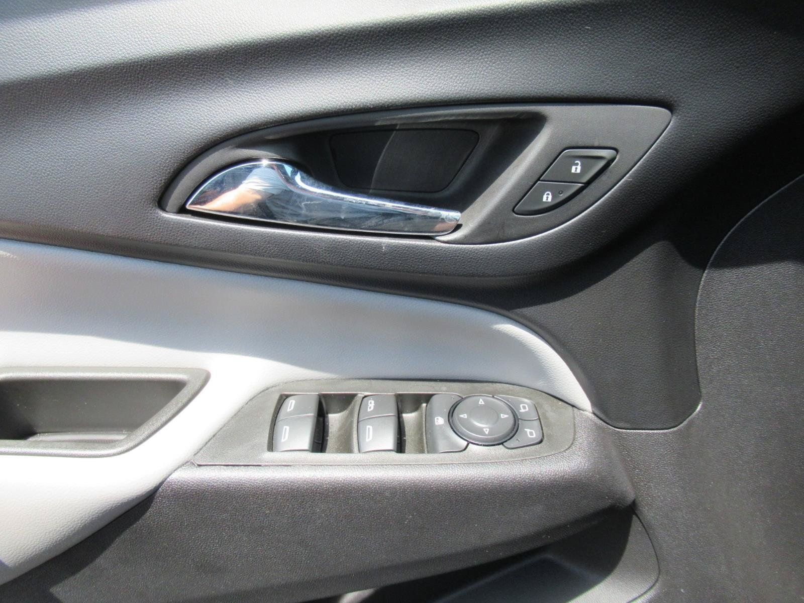 Used 2024 Chevrolet Equinox LS w/ Driver Confidence II Package FWD image 19