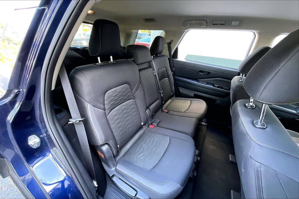 Used 2025 Nissan Pathfinder SV AWD/4WD image 16