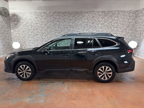 Used 2023 Subaru Outback Premium AWD/4WD image 4