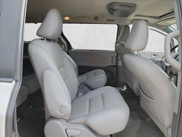 Used 2019 Toyota Sienna XLE w/ XLE Navigation Package FWD image 23