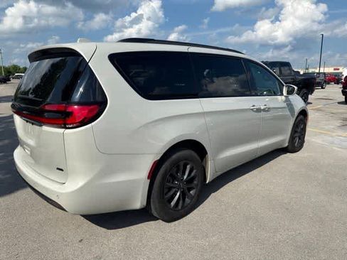 Used 2021 Chrysler Pacifica Touring-L w/ S Appearance Package AWD/4WD image 5