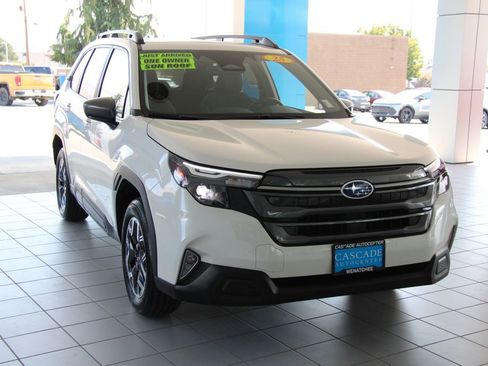 Used 2025 Subaru Forester Premium image 25