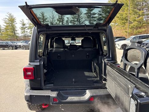 Used 2022 Jeep Wrangler Unlimited Rubicon w/ Xtreme Recon 35" Tire Package image 26