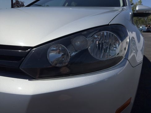 Used 2013 Volkswagen Golf 4-Door FWD image 9